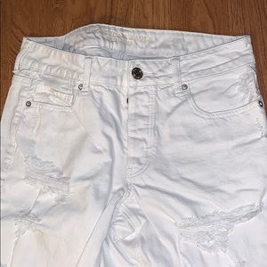 White distressed American Eagle tomgirl jeans